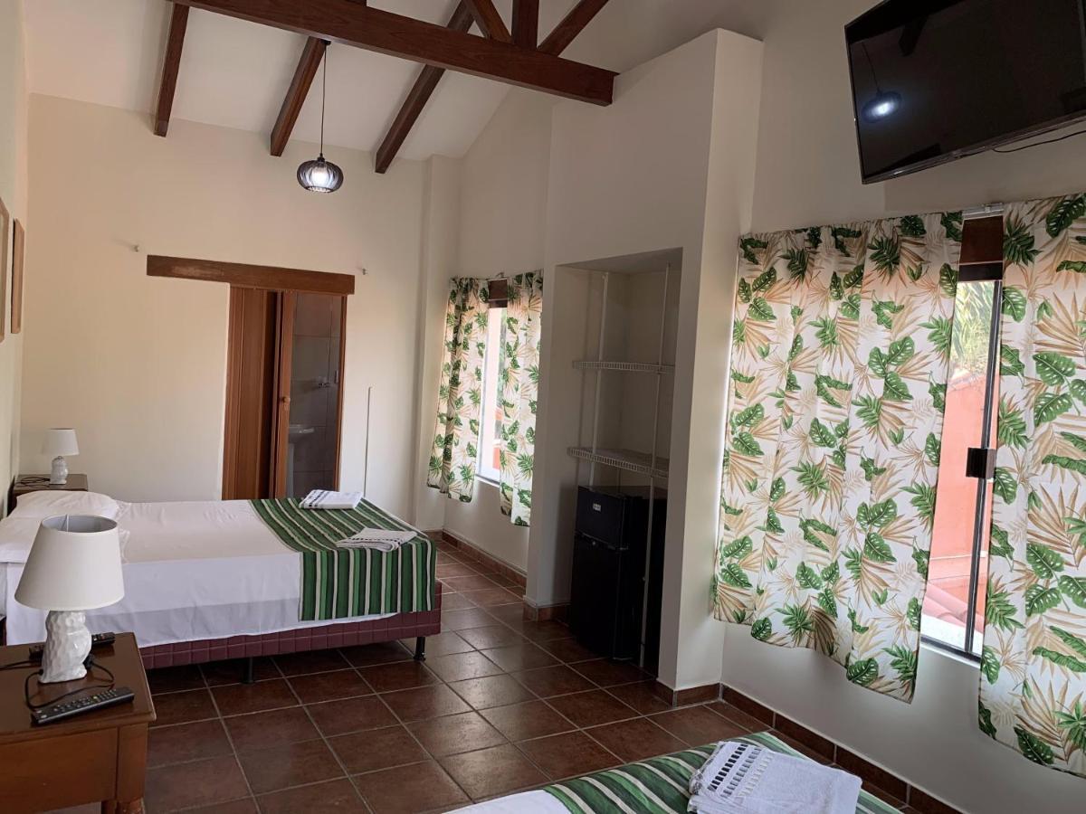 Lili'S Hostel Santa Cruz de La Sierra Bagian luar foto