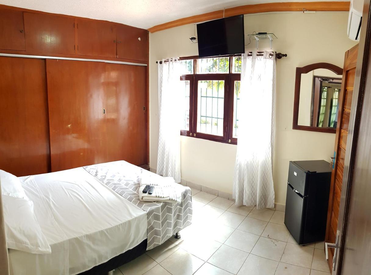 Lili'S Hostel Santa Cruz de La Sierra Bagian luar foto