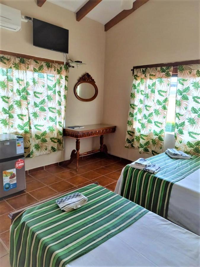 Lili'S Hostel Santa Cruz de La Sierra Bagian luar foto