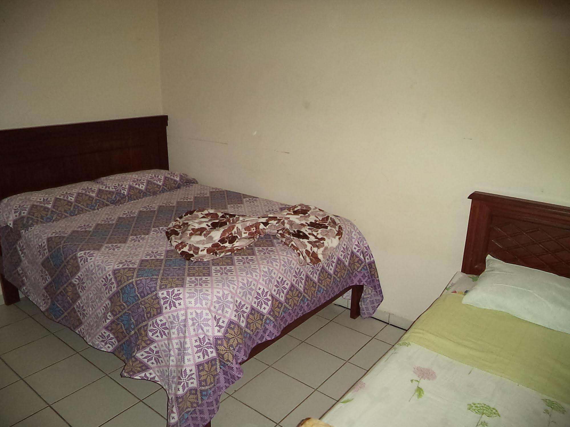 Lili'S Hostel Santa Cruz de La Sierra Bagian luar foto